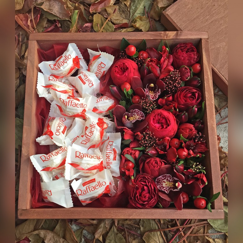 Коробка с цветами и конфетами (автор7)