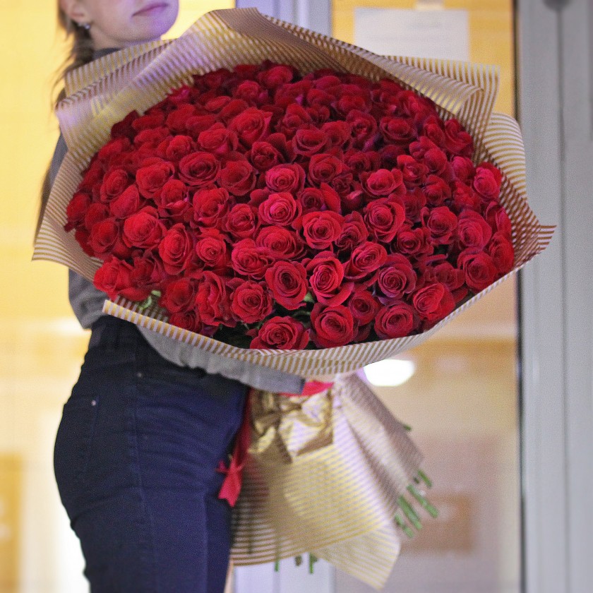 Большие красные розы