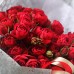Букет пионовидных красных роз