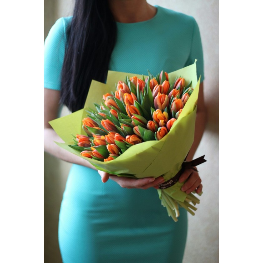 Букет оранжевых тюльпанов